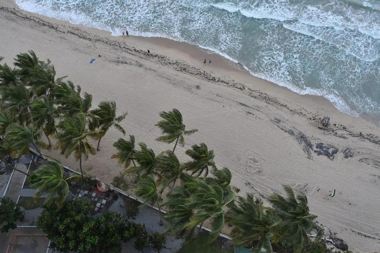 Kasa Ocean Breeze - Cabana Studio Apartment Beachfront Condo Pool San Juan Luaran gambar